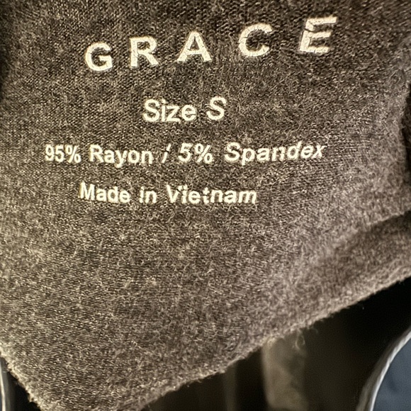 Grace V-Neck Long Sleeve T-shirt. Size S - Picture 4 of 4